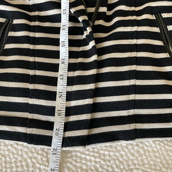 The Loft Striped 100% Cotton Petite asymmetrical zippered jacket . - Picture 8 of 9
